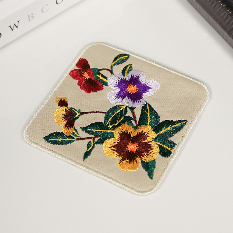Broderade glasunderlägg